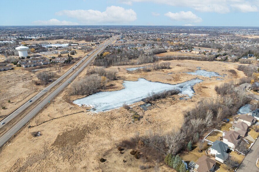 17320 Hwy 55 Hwy, Plymouth, MN à vendre - Photo du bâtiment - Image 2 de 6