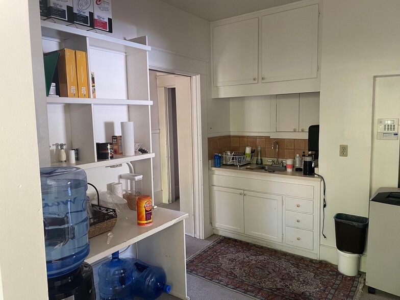 31 Keystone Ave, Reno, NV for lease - Building Photo - Image 3 of 19