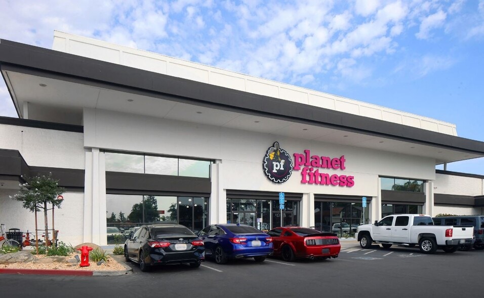 1111 N Cherry St, Tulare, CA for lease - Building Photo - Image 2 of 3