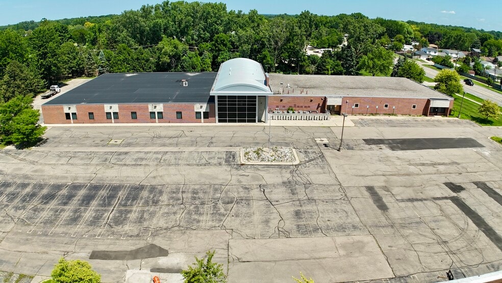 14111 Middlebelt Rd, Livonia, MI for lease - Building Photo - Image 3 of 11