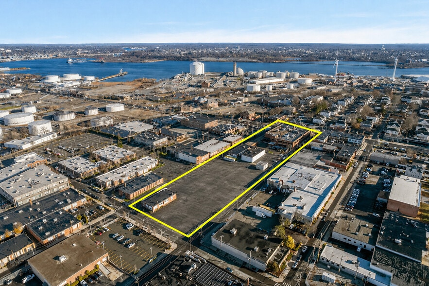 735 Allens Ave, Providence, RI for lease - Building Photo - Image 3 of 15