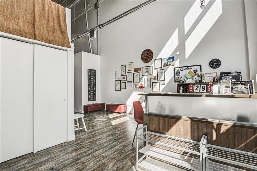 141 Commercial Dr, Rocky View No 44, AB à vendre - Photo intérieure - Image 3 de 7