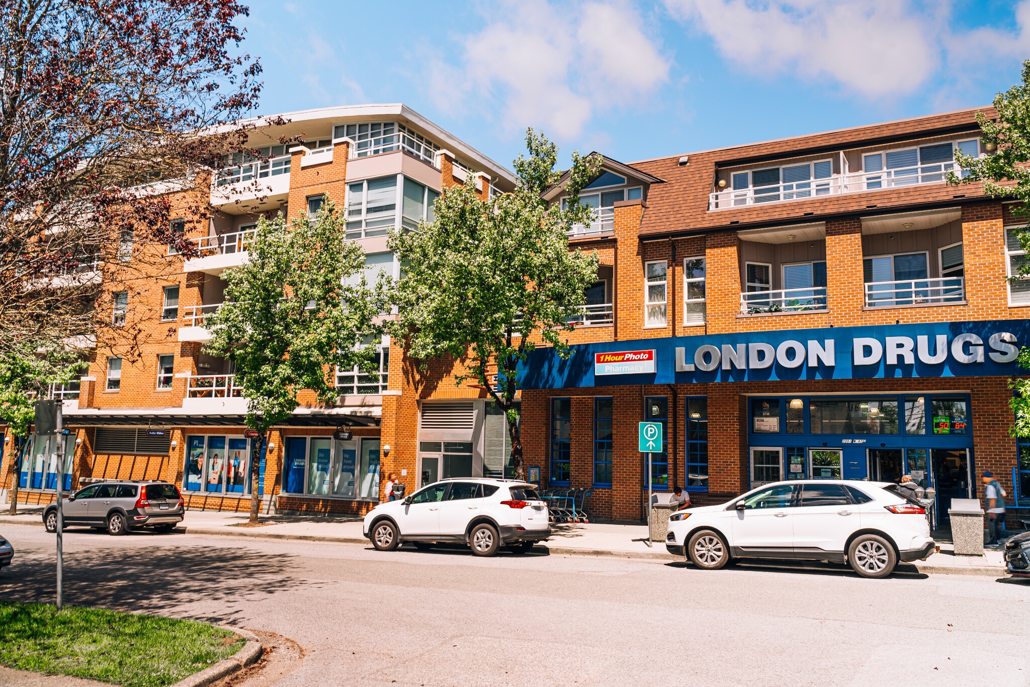 2061-2073 W 42nd Ave, Vancouver, BC for lease Primary Photo- Image 1 of 4