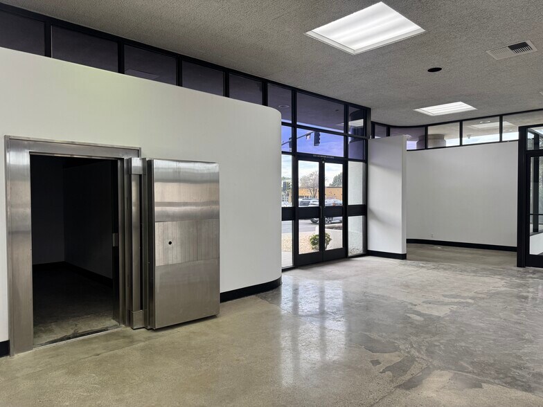 408 E Main St, Santa Maria, CA à vendre - Photo intérieure - Image 3 de 13