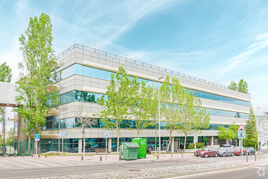 Avenida de Bruselas, 24, Alcobendas, Madrid for lease - Primary Photo - Image 1 of 3
