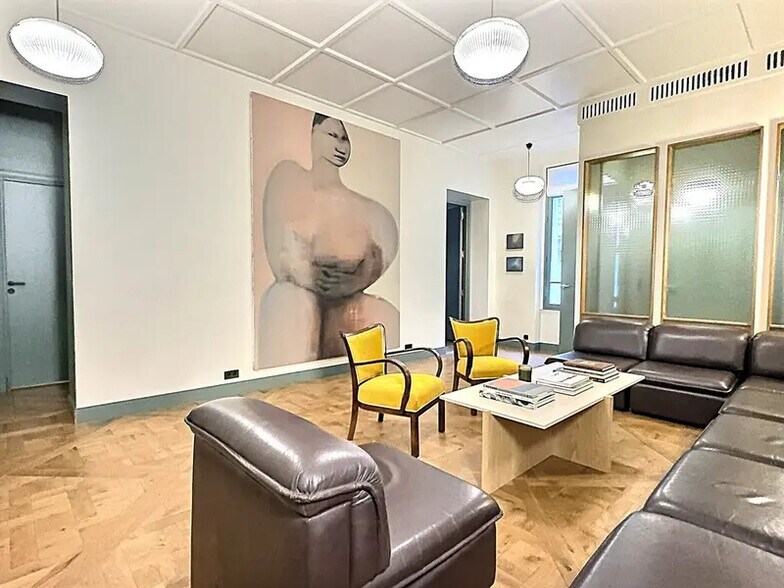 32 Bis Rue De Lubeck, Paris for lease - Interior Photo - Image 3 of 10