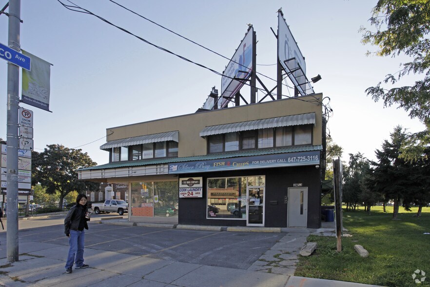 2479 Lake Shore Blvd W, Toronto, ON à louer - Photo du bâtiment - Image 3 de 8