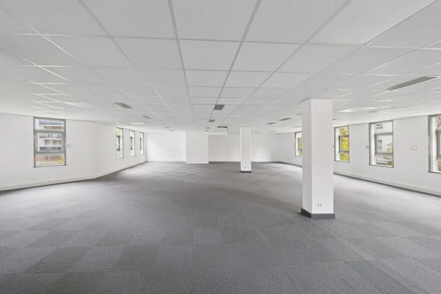 6-8 Rue Eugène Et Armand Peugeot, Rueil-Malmaison à vendre - Photo du bâtiment - Image 1 de 12