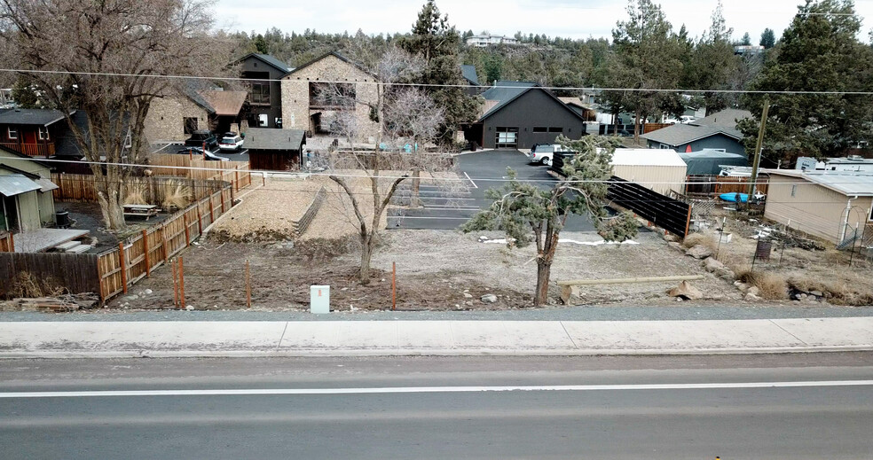 64624 Cook ave, Bend, OR for sale - Primary Photo - Image 1 of 4