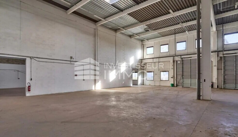 Flex in Lognes for lease - Building Photo - Image 3 of 4