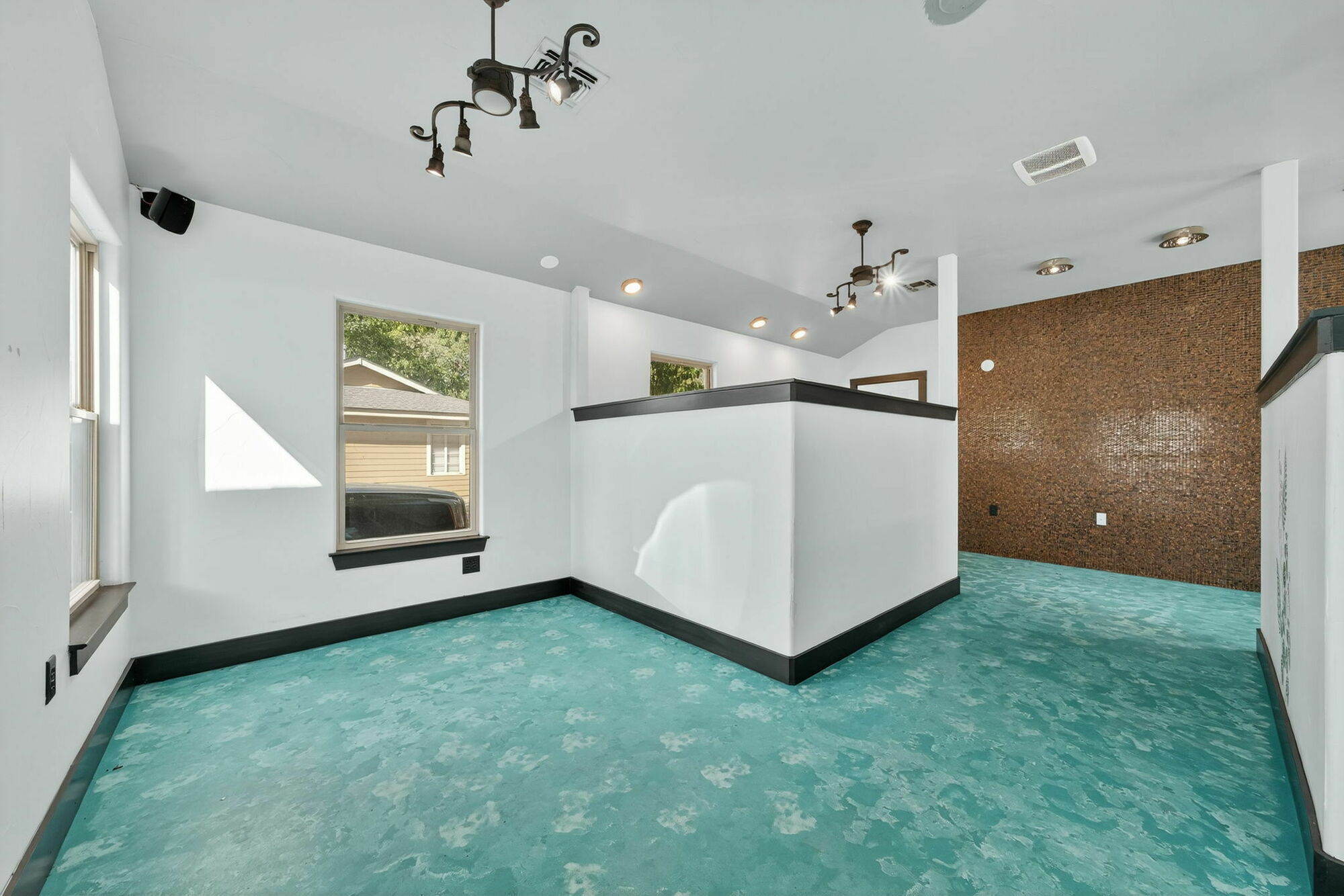 926 E Blanco Rd, Boerne, TX for lease Interior Photo- Image 1 of 5