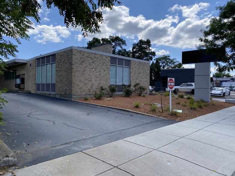 655 Park Ave, Worcester, MA for sale - Building Photo - Image 2 of 4