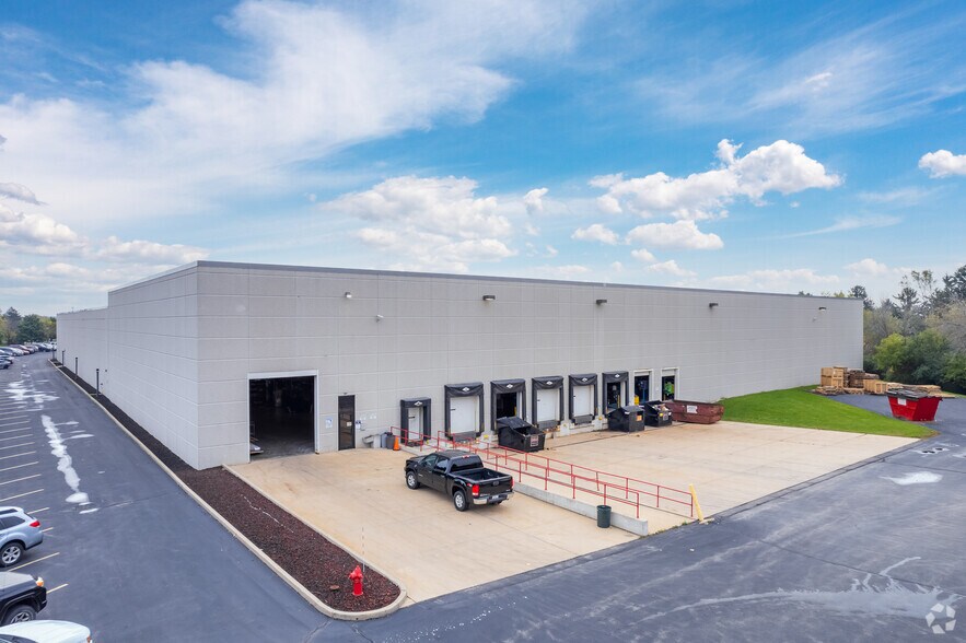 10400 N Enterprise Dr, Mequon, WI à vendre - Photo du bâtiment - Image 3 de 5