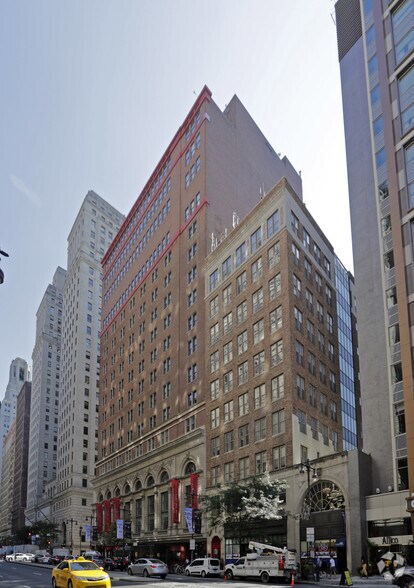 211 S Broad St, Philadelphia, PA à louer - Photo du bâtiment - Image 2 de 2