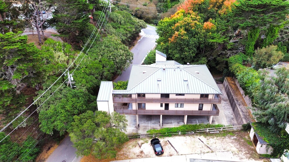 910 Major Sherman Ln, Monterey, CA à vendre - Photo du bâtiment - Image 3 de 7