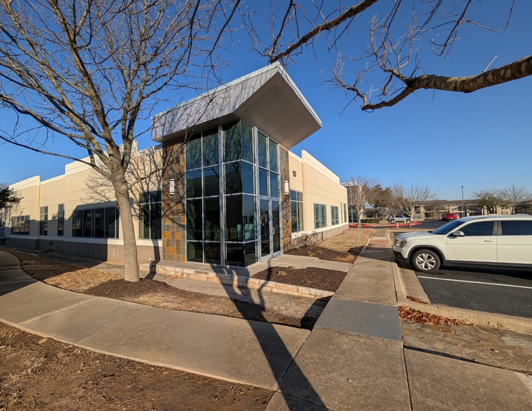 2300 Greenhill Dr, Round Rock, TX for lease - Building Photo - Image 1 of 13