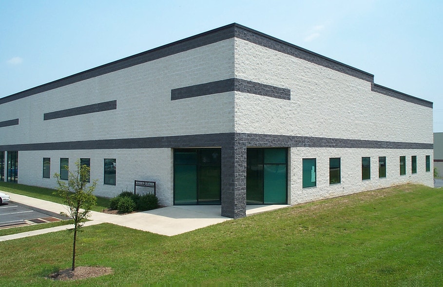 24-30 Lukens Dr, New Castle, DE for lease - Building Photo - Image 2 of 4