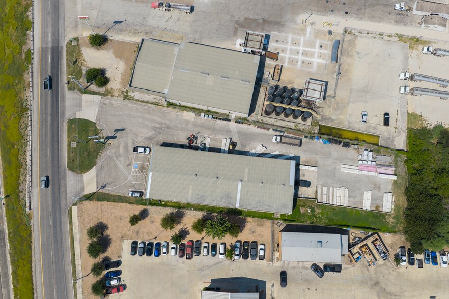 4312 I 35 N Frontage rd, New Braunfels, TX à louer - Photo du bâtiment - Image 3 de 9
