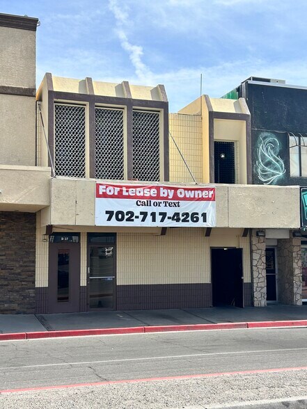 953 E Sahara Ave, Las Vegas, NV à louer - Photo du bâtiment - Image 2 de 9