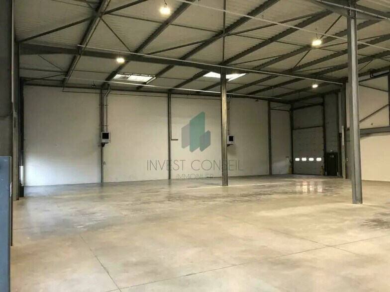 Industriel dans Le Blanc-Mesnil à louer - Photo du bâtiment - Image 2 de 108