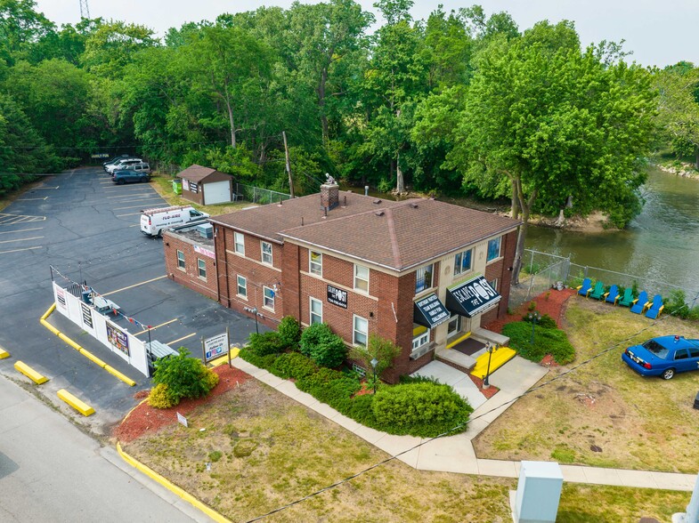 15005 Telegraph Rd, Flat Rock, MI for sale - Building Photo - Image 2 of 7