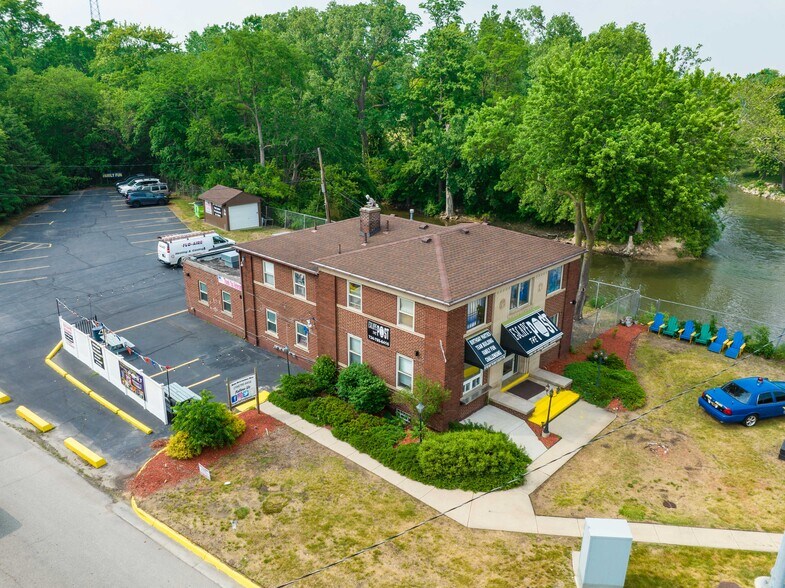 15005 Telegraph Rd, Flat Rock, MI à vendre - Photo du bâtiment - Image 2 de 7