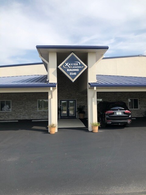 Plus de détails pour 3240 Airfield Dr E, Lakeland, FL - Bureau à louer