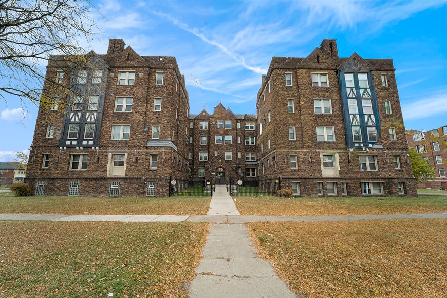129-Unit Detroit Multifamily Portfolio portfolio of 7 properties for sale on LoopNet.ca - Building Photo - Image 2 of 9