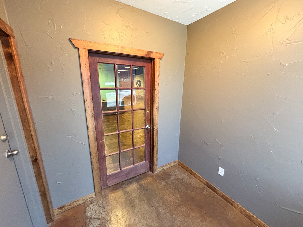 509 W Olive St, Springfield, MO 65806 - Unité 101 -  - Photo intérieure - Image 1 of 8