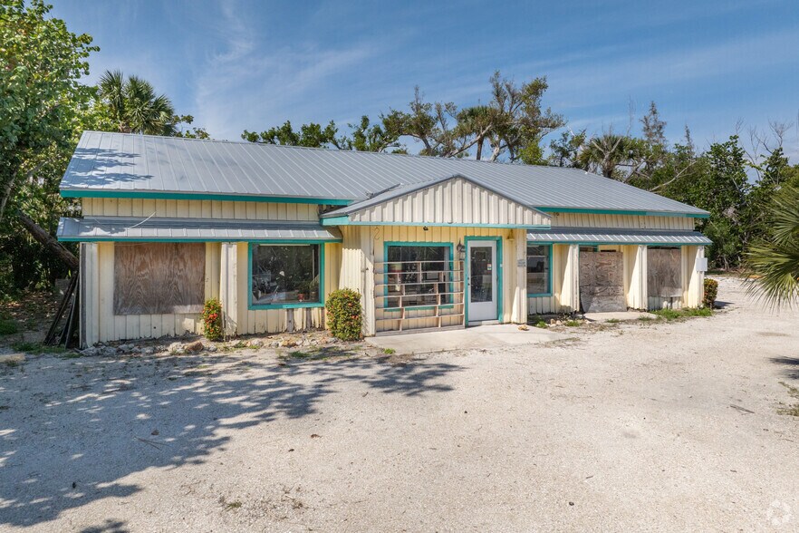 1446 Periwinkle Way, Sanibel, FL for sale - Primary Photo - Image 1 of 6