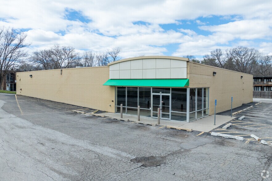 2833 Douglas Ave, Des Moines, IA à louer - Photo du bâtiment - Image 1 de 5
