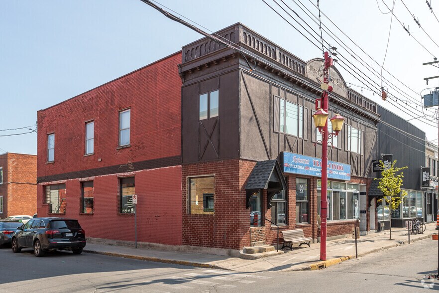 870-898 Rue Notre-Dame O, Montréal, QC à louer - Photo du bâtiment - Image 2 de 6