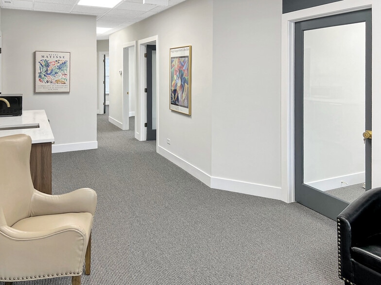 610 W Roosevelt Rd, Wheaton, IL à louer - Photo du bâtiment - Image 2 de 13