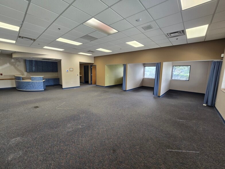 7640 Sylvania Ave, Sylvania, OH for lease - Building Photo - Image 2 of 17
