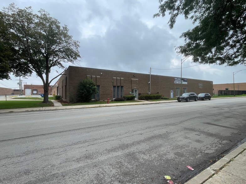 1120 W Exchange Ave, Chicago, IL for lease - Building Photo - Image 2 of 9