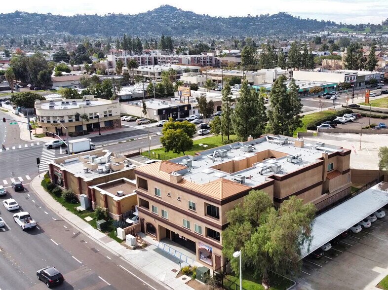120 Ballantyne St, El Cajon, CA à vendre - Photo du bâtiment - Image 2 de 27