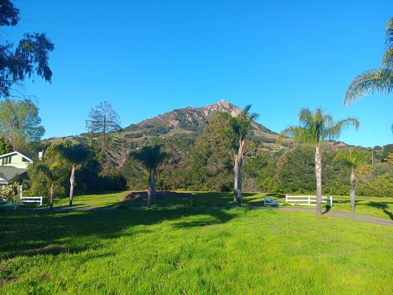 500 Westmont Ave, San Luis Obispo, CA à vendre - Photo du bâtiment - Image 2 de 9