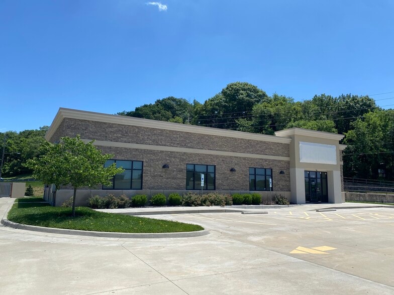 1132 W Kansas St, Liberty, MO for lease - Building Photo - Image 2 of 5