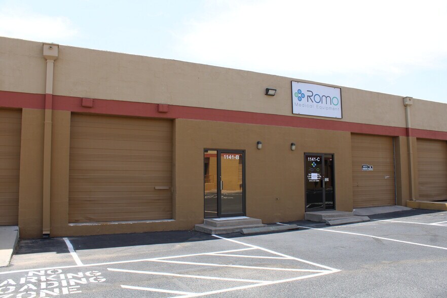 1121 Larry Mahan Dr, El Paso, TX à louer - Photo du bâtiment - Image 3 de 5