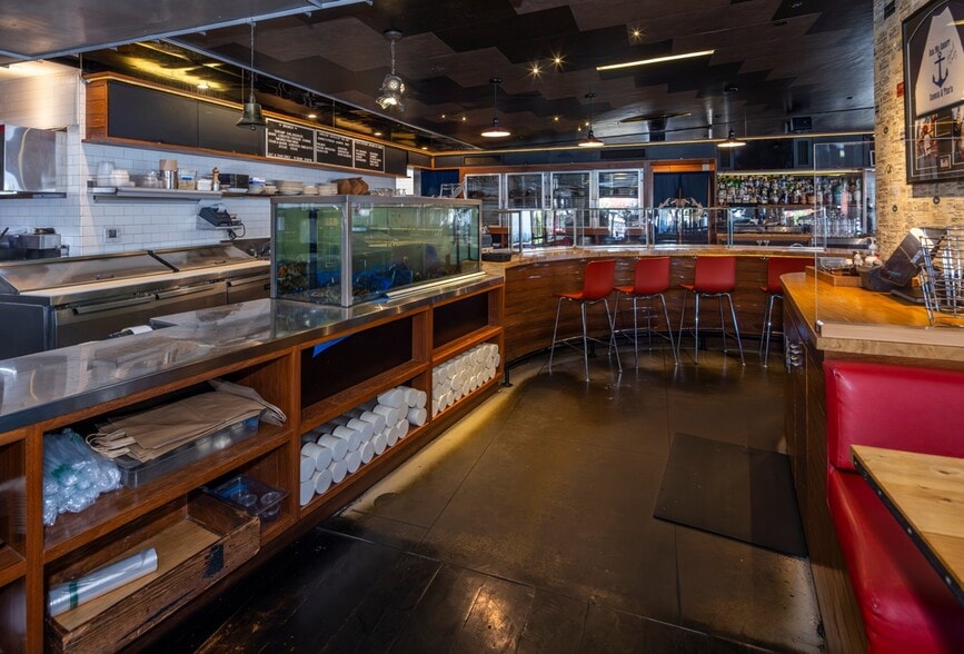 8171 Santa Monica Blvd, West Hollywood, CA for lease - Interior Photo - Image 2 of 4