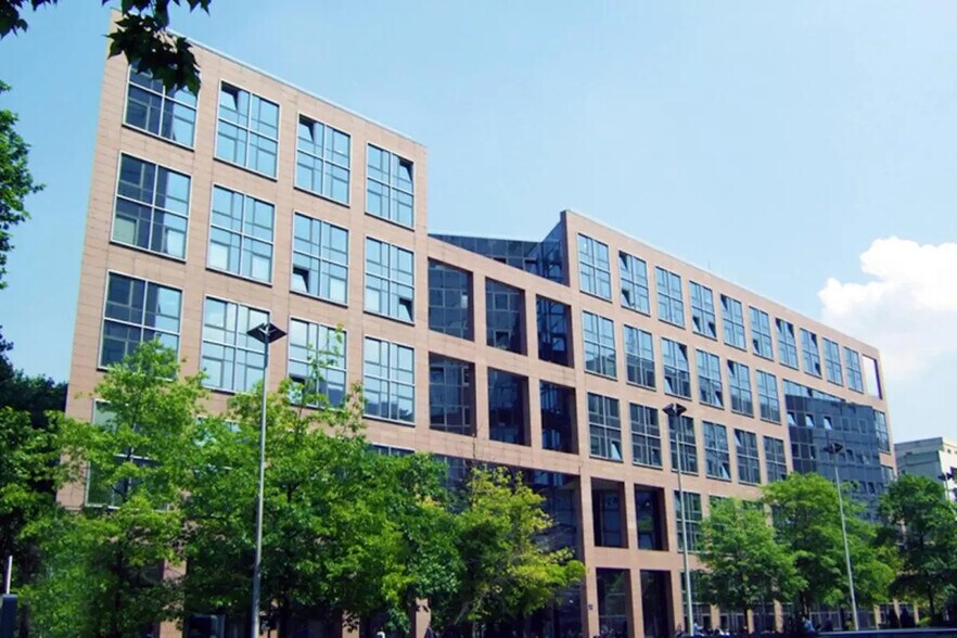 4 Place Des Vosges, Courbevoie for lease - Building Photo - Image 1 of 14