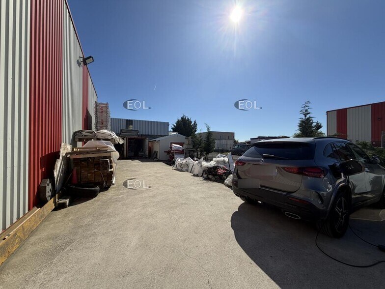 Flex in Varennes-Jarcy for sale - Building Photo - Image 3 of 5