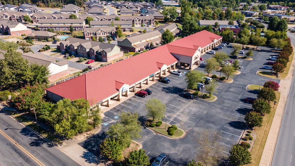 2001 Club Manor Dr, Maumelle, AR à louer - Photo du bâtiment - Image 3 de 6