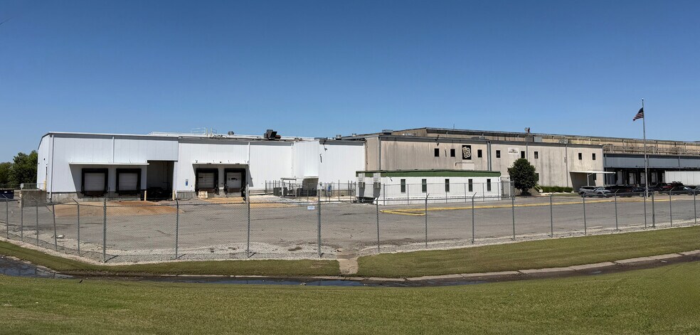 1651 S Airport Rd, West Memphis, AR for lease - Building Photo - Image 1 of 7