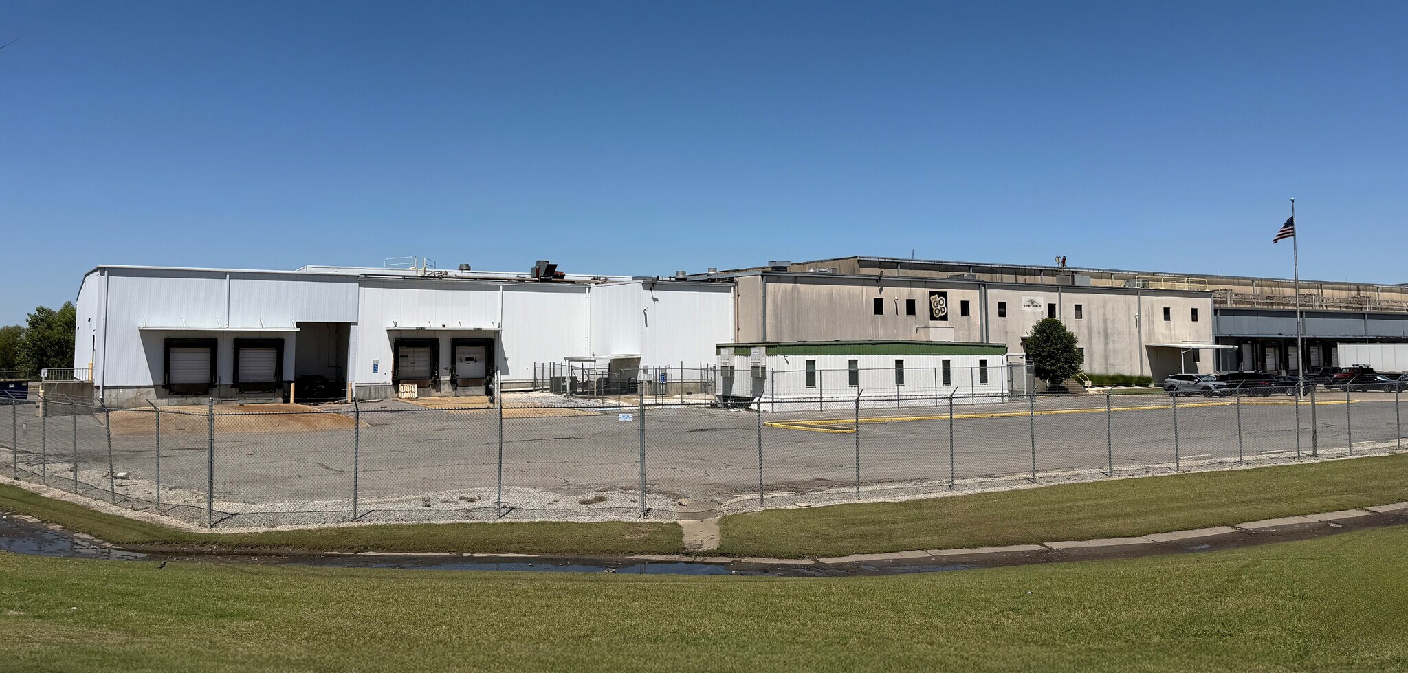 1651 S Airport Rd, West Memphis, AR à louer Photo du bâtiment- Image 1 de 8