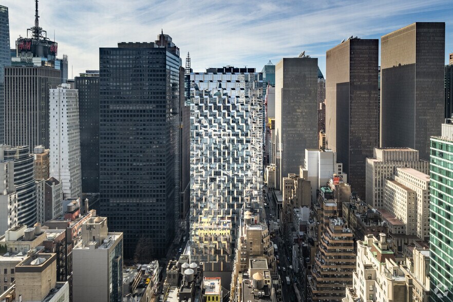 50 W 47th St, New York, NY à vendre - Photo du bâtiment - Image 2 de 8