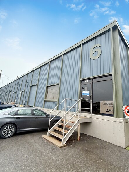 612 Parkway View Dr, Pittsburgh, PA à louer - Photo du bâtiment - Image 2 de 15