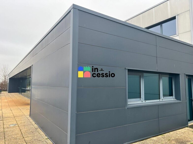 Industrial in Tours for lease - Building Photo - Image 1 of 20