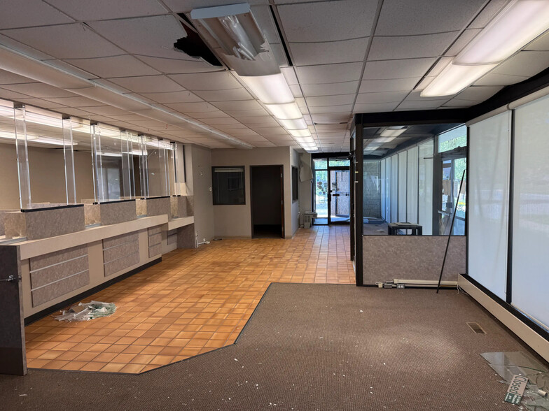 14801 E 12 Mile Rd, Warren, MI for lease - Interior Photo - Image 2 of 7