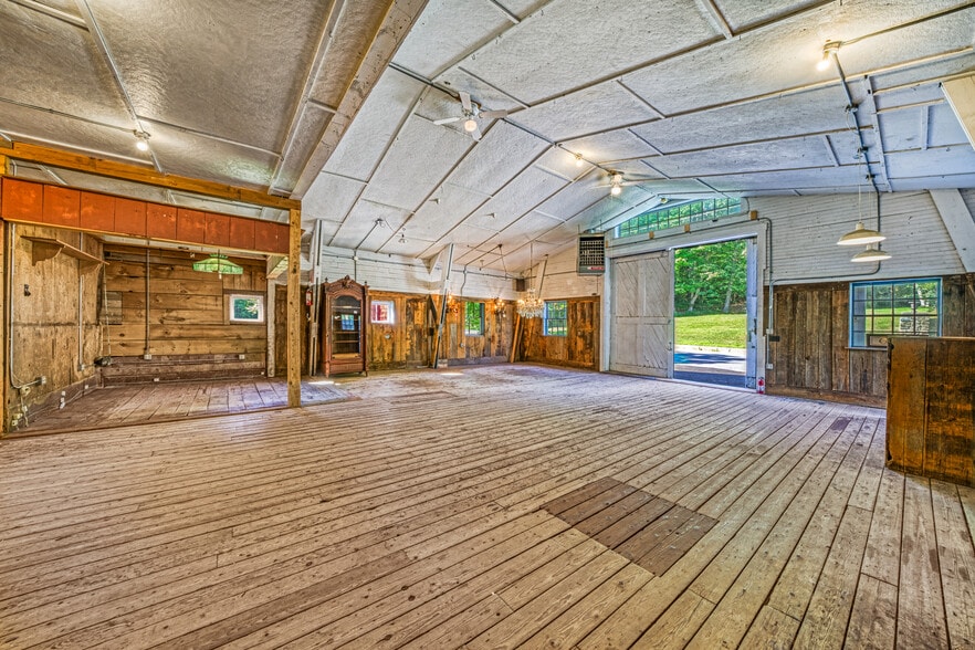 Prospect Hill Estate 14.3 +/- Acres portfolio of 4 properties for sale on LoopNet.ca - Building Photo - Image 2 of 68